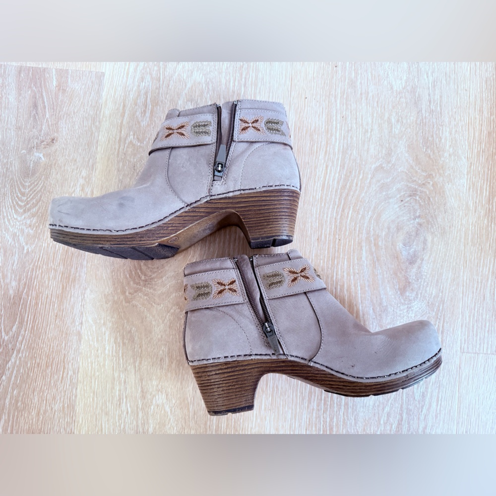 Dansko ladies Mina ankle booties taupe size 38, 7.5